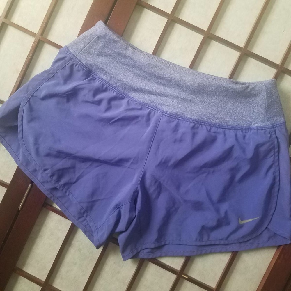 NIKE PURPLE SHORTS SIZE XS